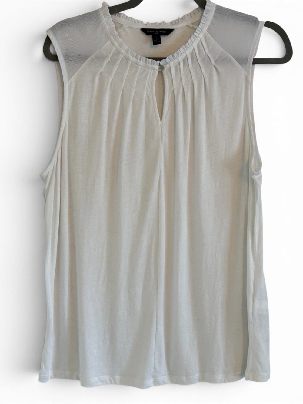 Banana Republic Cream Sleeveless Pleated Keyhole Tank Top | Size Large